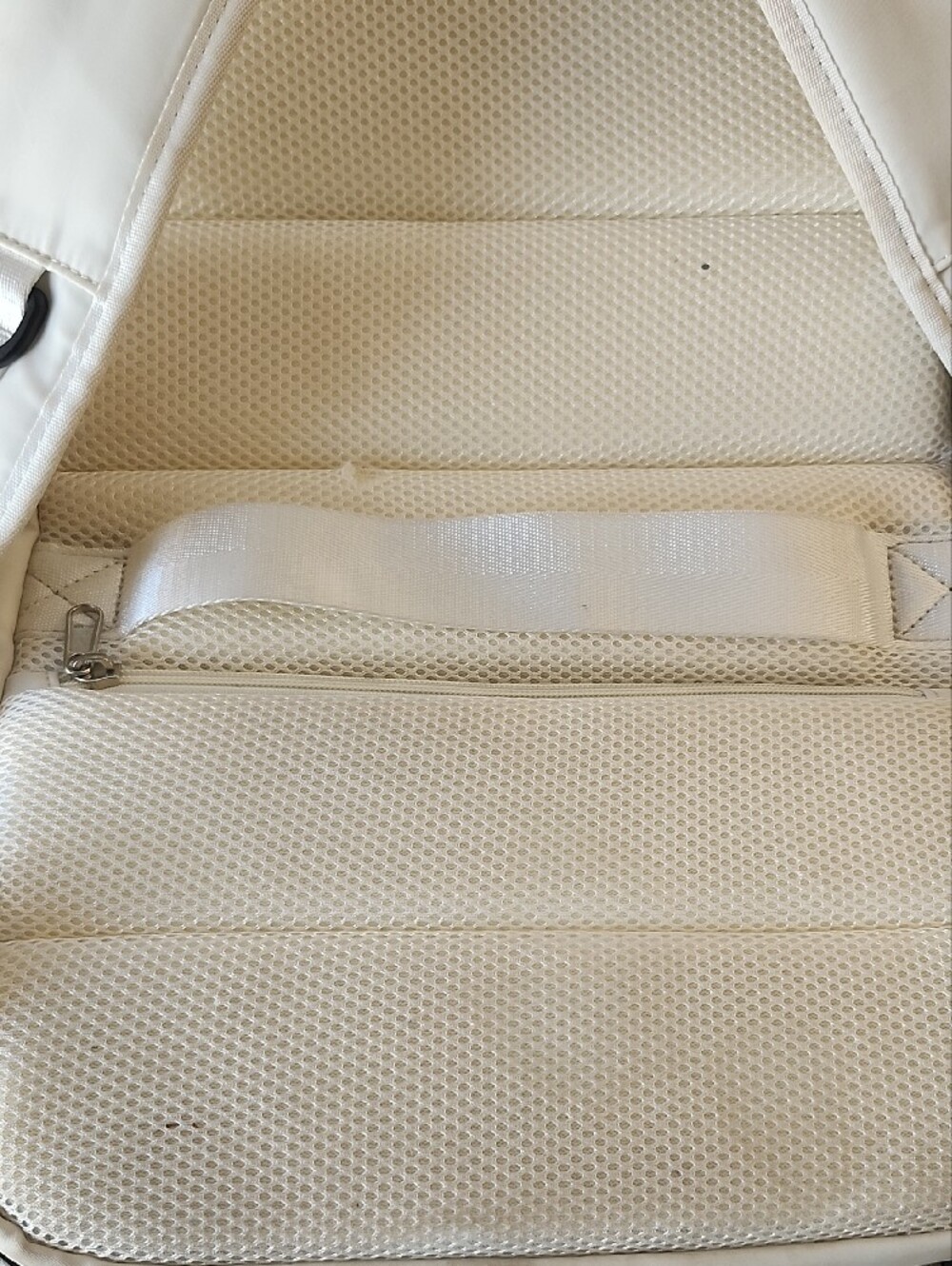 White Men’s Backpack – Minimal Travel & Everyday Bag - Picture 3 of 16